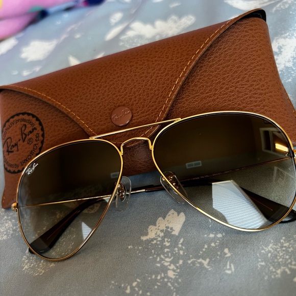 Ray Ban Aviators - Picture 2 of 5